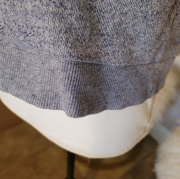 Cropped Sweatshirt - Picture 7 of 8